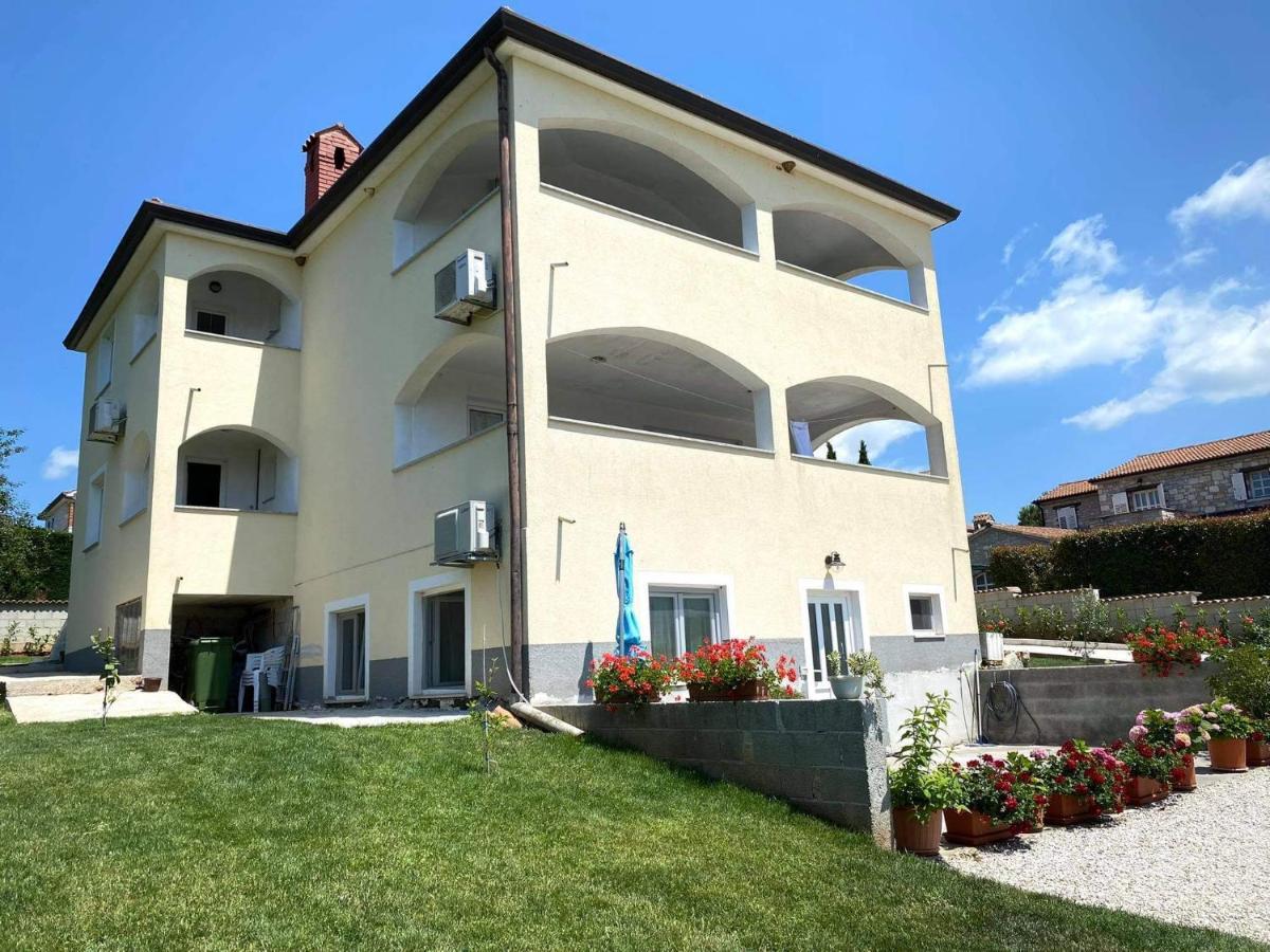 Apartman Luna Sveti Lovrec Pazenaticki Exterior photo